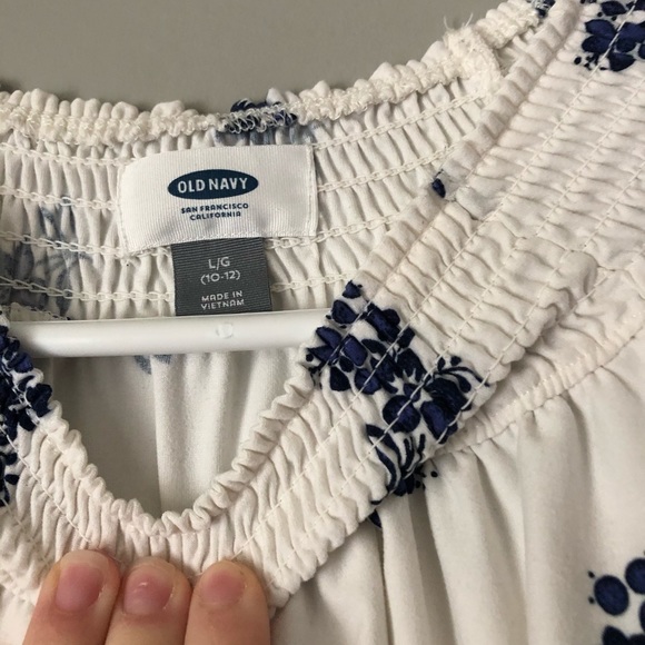 White longer sleeve shirt with blue flowers - Picture 7 of 8